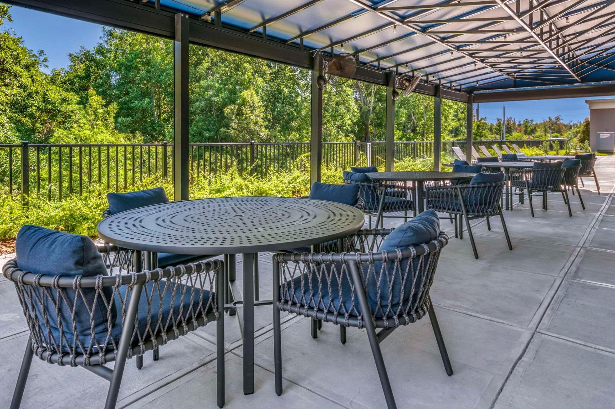 Cambria Hotel Orlando Airport Exterior foto